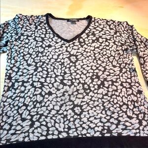 Roz & Ali Black and Gray v-neck Knit Top Sz L
